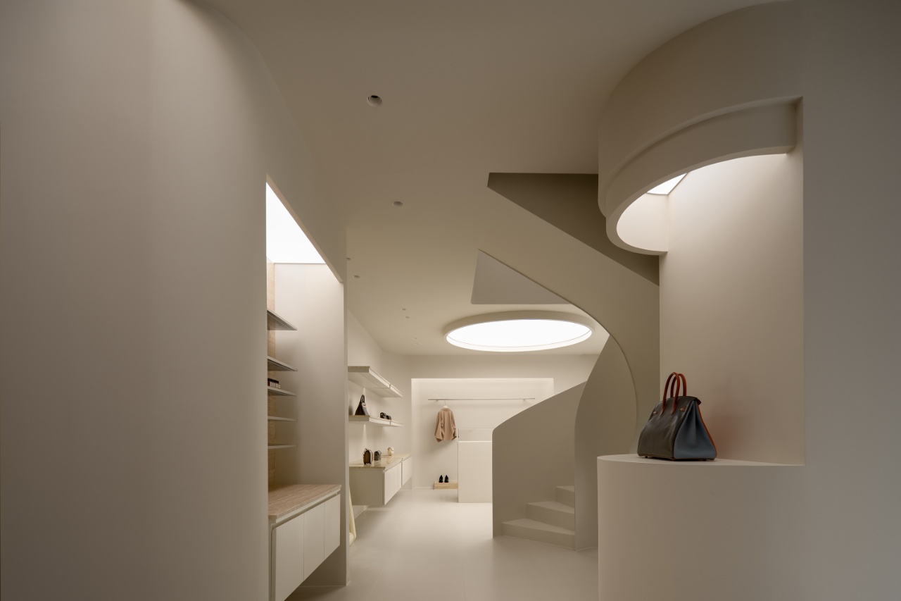 路易诗兰丨服装买手店灵感分享 | 用空间呼吸感卖爆服装